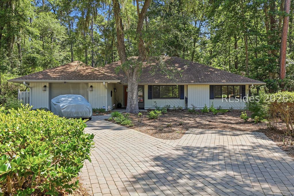 18 Forest Dr, Hilton Head Island, SC 29928