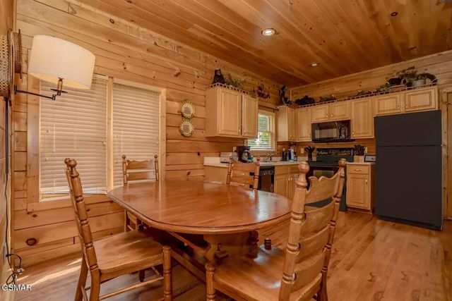 270 Moose Ridge Way Way, Pigeon Forge, TN 37863