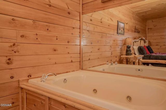 270 Moose Ridge Way Way, Pigeon Forge, TN 37863