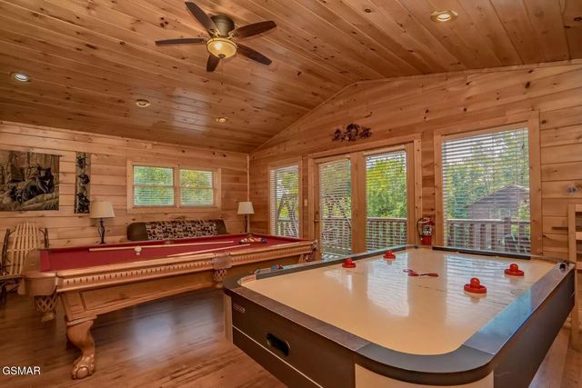 270 Moose Ridge Way Way, Pigeon Forge, TN 37863