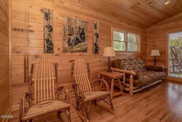 270 Moose Ridge Way Way, Pigeon Forge, TN 37863