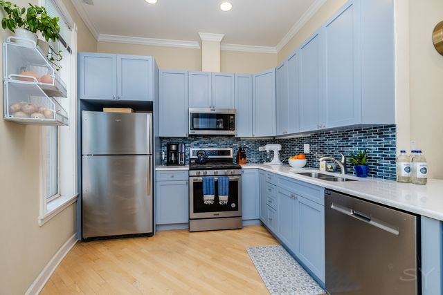 4359 N Campbell Avenue, Chicago, IL 60618