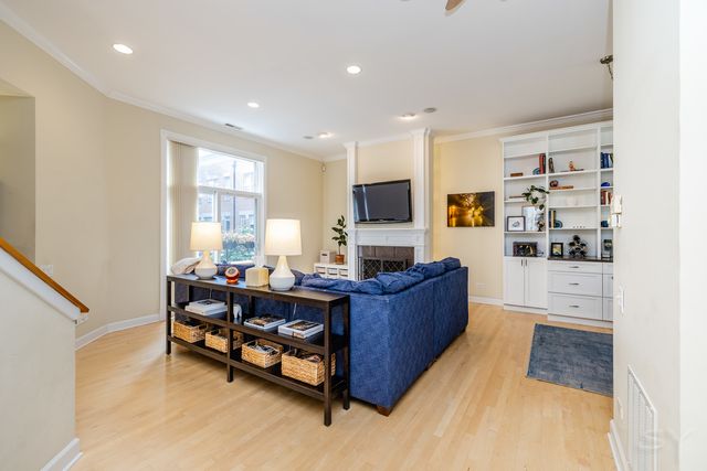 4359 N Campbell Avenue, Chicago, IL 60618
