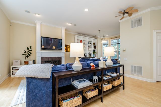 4359 N Campbell Avenue, Chicago, IL 60618