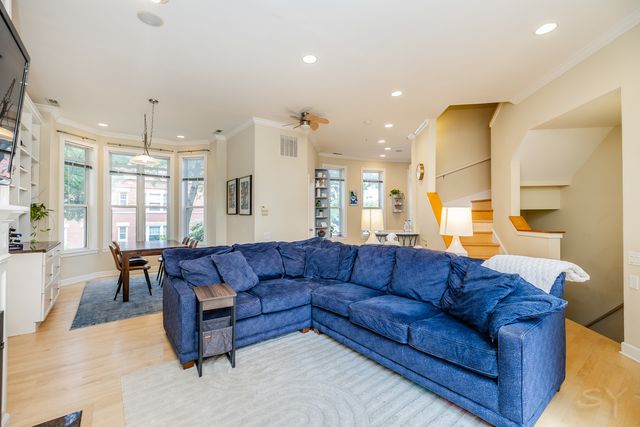 4359 N Campbell Avenue, Chicago, IL 60618