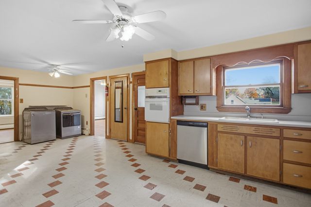 96 Canton St, Fitchburg, MA 01420