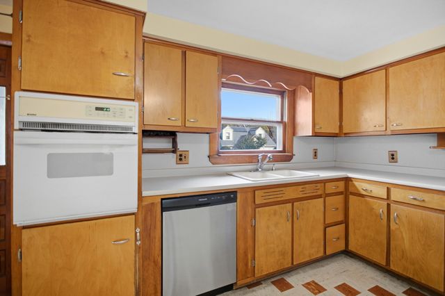 96 Canton St, Fitchburg, MA 01420