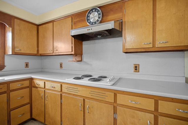 96 Canton St, Fitchburg, MA 01420