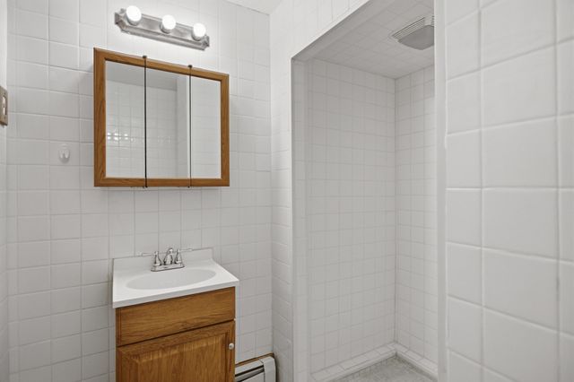 96 Canton St, Fitchburg, MA 01420