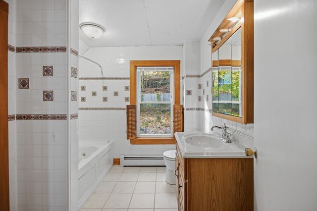 96 Canton St, Fitchburg, MA 01420