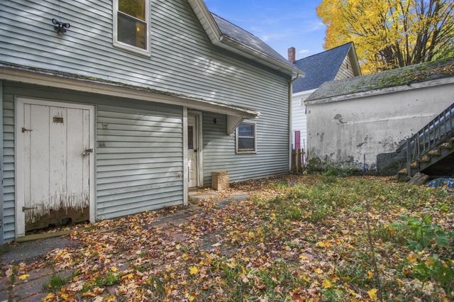 96 Canton St, Fitchburg, MA 01420