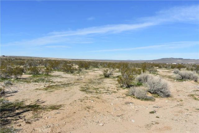 24 Frontier, Helendale, CA 92342