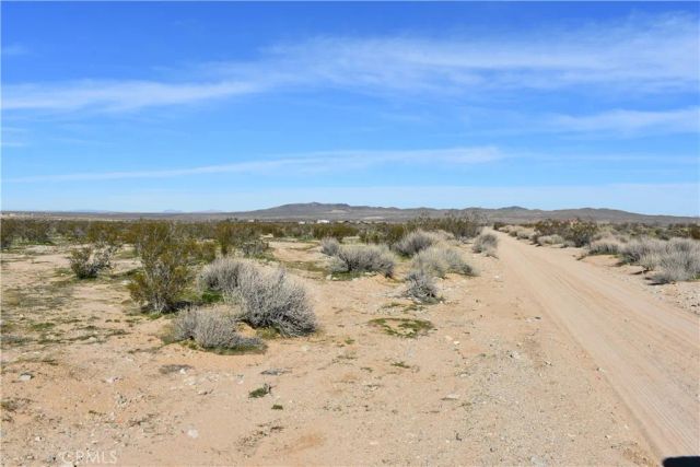 24 Frontier, Helendale, CA 92342