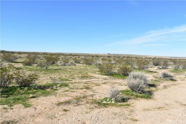 24 Frontier, Helendale, CA 92342