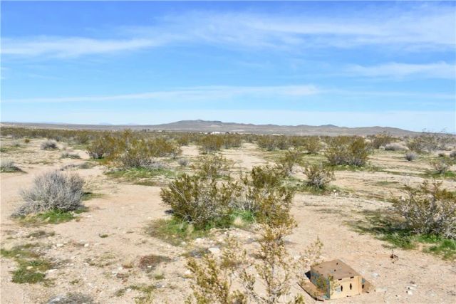 24 Frontier, Helendale, CA 92342