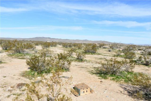 24 Frontier, Helendale, CA 92342