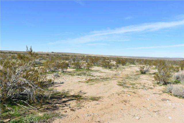 24 Frontier, Helendale, CA 92342