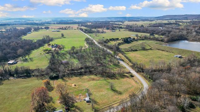 17415 Kinion Lake Road, Lincoln, AR 72744