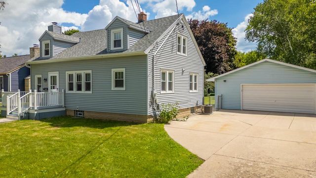 1006 13th AVENUE, Grafton, WI 53024