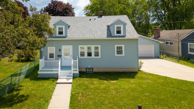 1006 13th AVENUE, Grafton, WI 53024