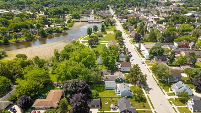 1006 13th AVENUE, Grafton, WI 53024