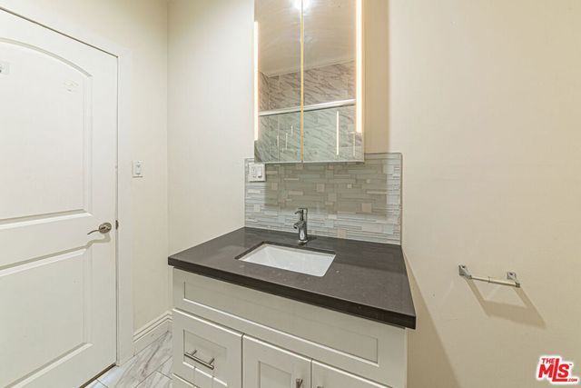 801 N Alexandria Avenue, Los Angeles, CA 90029