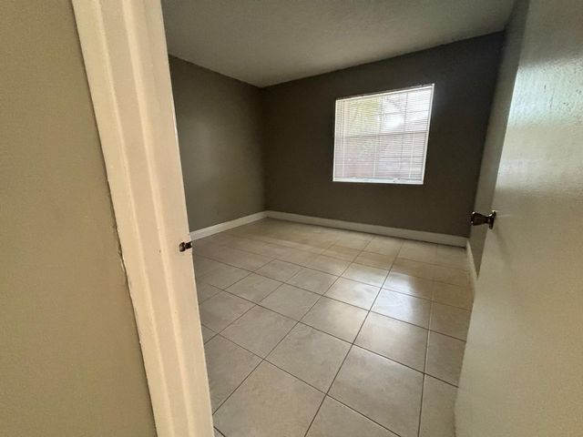 704 NW 103rd Terrace 102, Pembroke Pines, FL 33026