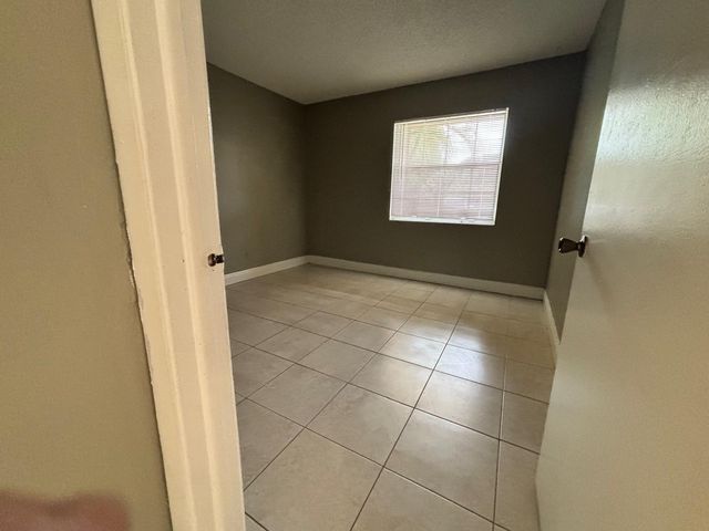 704 NW 103rd Terrace 102, Pembroke Pines, FL 33026