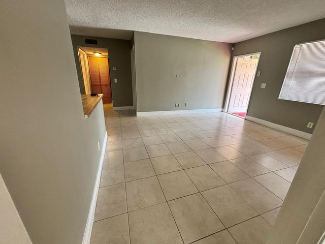 704 NW 103rd Terrace 102, Pembroke Pines, FL 33026