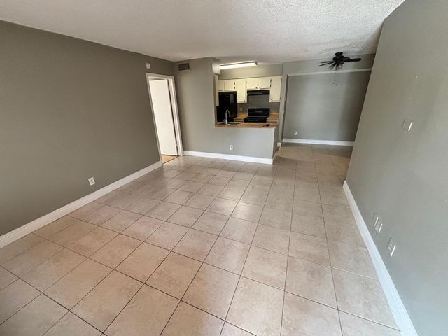 704 NW 103rd Terrace 102, Pembroke Pines, FL 33026