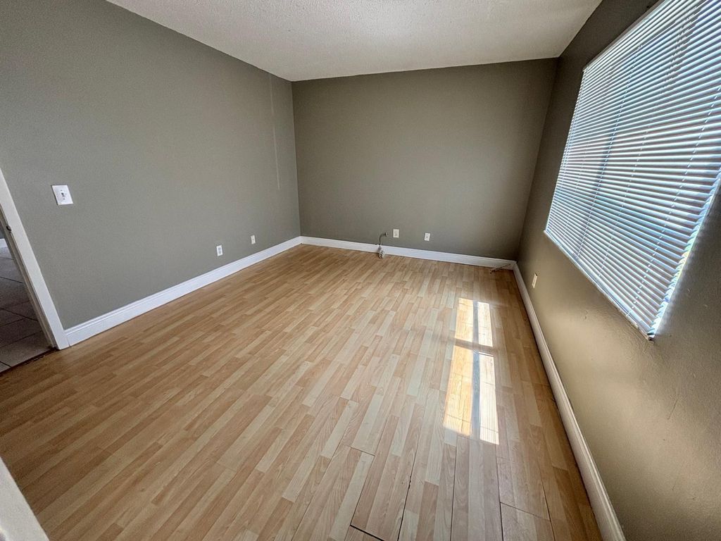 704 NW 103rd Terrace 102, Pembroke Pines, FL 33026