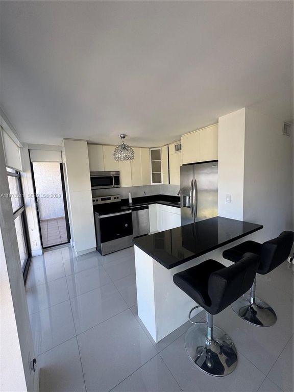 400 Leslie Dr 602, Hallandale Beach, FL 33009