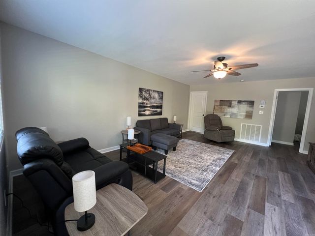 1304 Gray Street, Benton, AR 72015