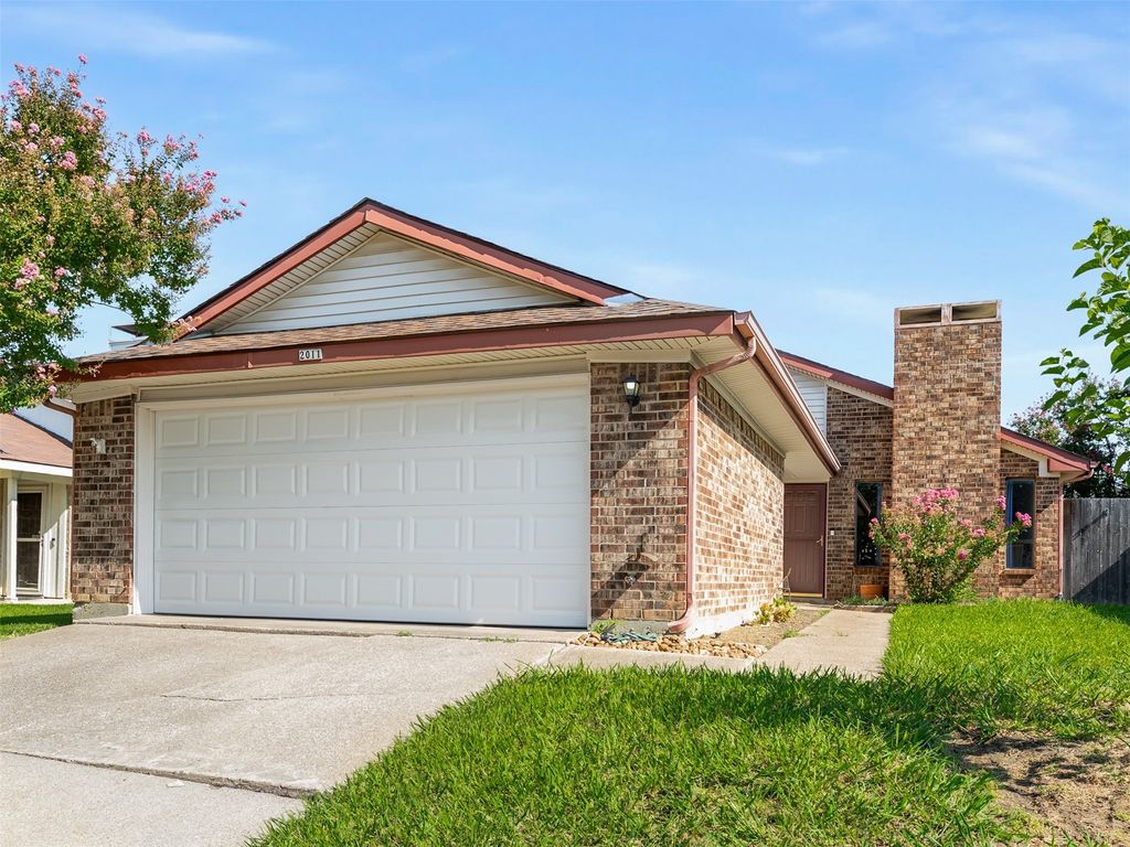 2011 Gallante Drive, Carrollton, TX 75007
