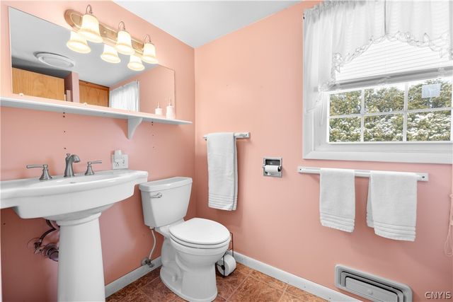 34 Cambridge Road, Whitestown, NY 13492