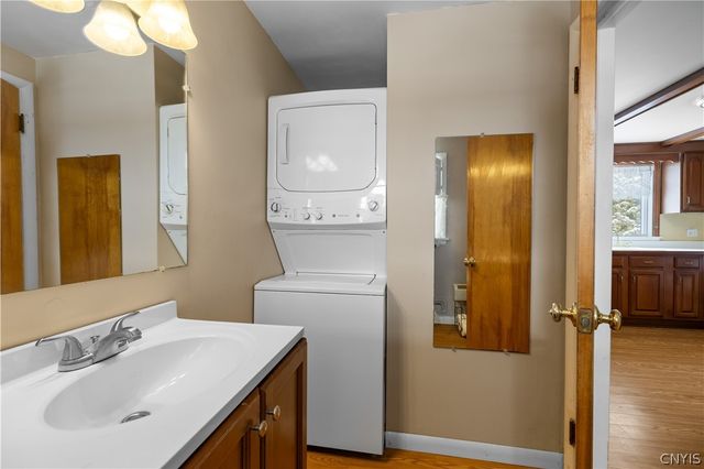 34 Cambridge Road, Whitestown, NY 13492