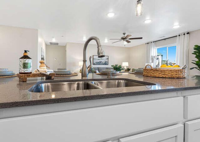 7085 W Wren Avenue, Visalia, CA 93291