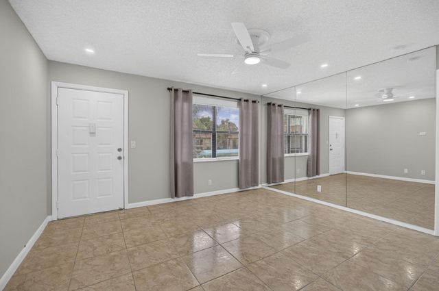 7262 GOLF COLONY Court 204, Lake Worth, FL 33467