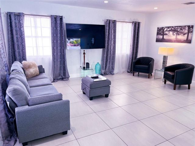 4420 NW 30th Ct, Lauderdale Lakes, FL 33313