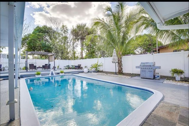 4420 NW 30th Ct, Lauderdale Lakes, FL 33313