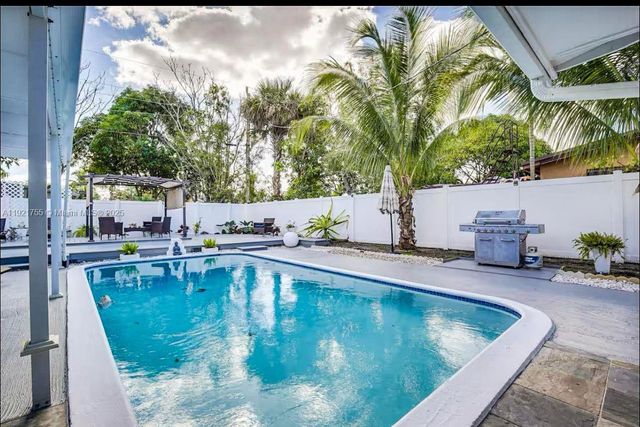 4420 NW 30th Ct, Lauderdale Lakes, FL 33313