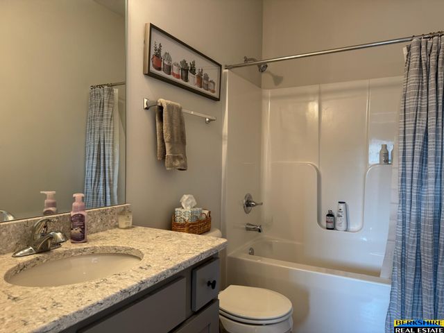 8016 N 86 Avenue, Omaha, NE 68122