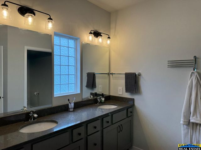 8016 N 86 Avenue, Omaha, NE 68122