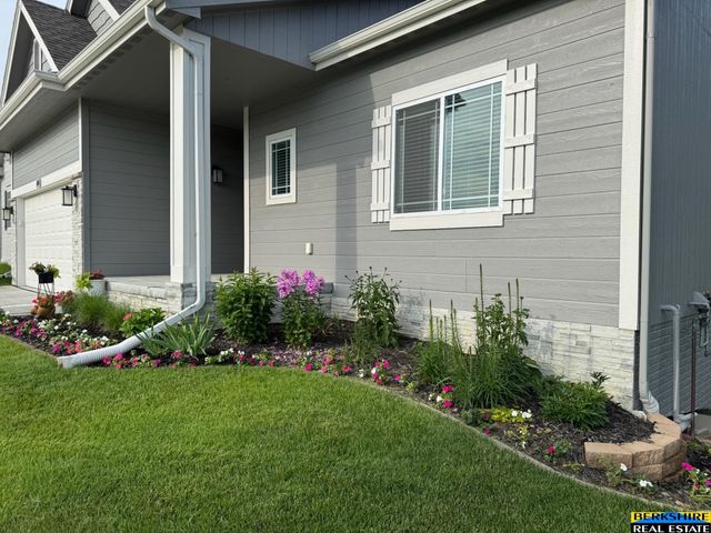 8016 N 86 Avenue, Omaha, NE 68122