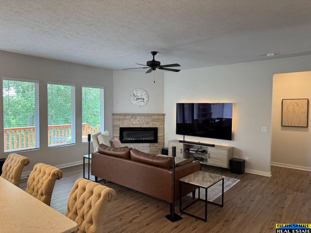 8016 N 86 Avenue, Omaha, NE 68122