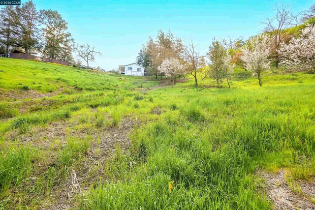 40 Rodrigues Ln, Walnut Creek, CA 94597