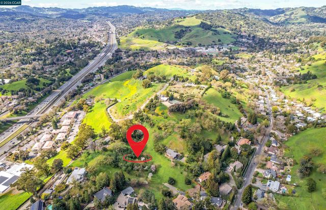 40 Rodrigues Ln, Walnut Creek, CA 94597