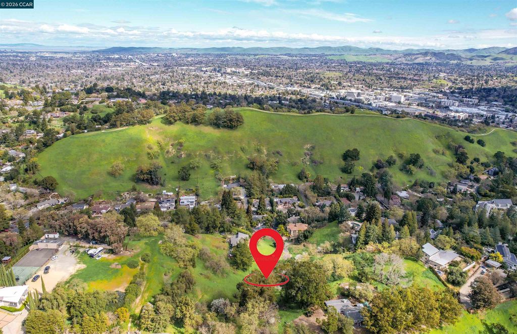 40 Rodrigues Ln, Walnut Creek, CA 94597