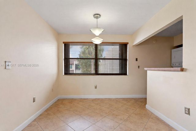 10020 NW 9th St Cir 202, Miami, FL 33172