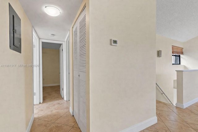 10020 NW 9th St Cir 202, Miami, FL 33172